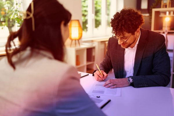 The Advantages of Retainer Signing Services