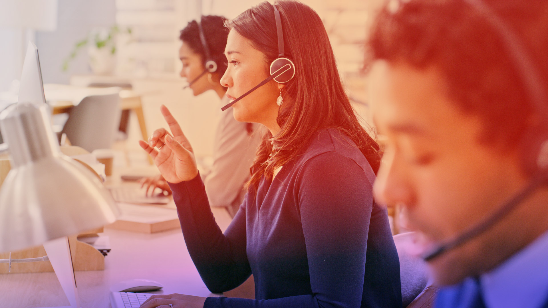 Why 24/7 Voice Support Boosts Conversion and Complements Chat Services